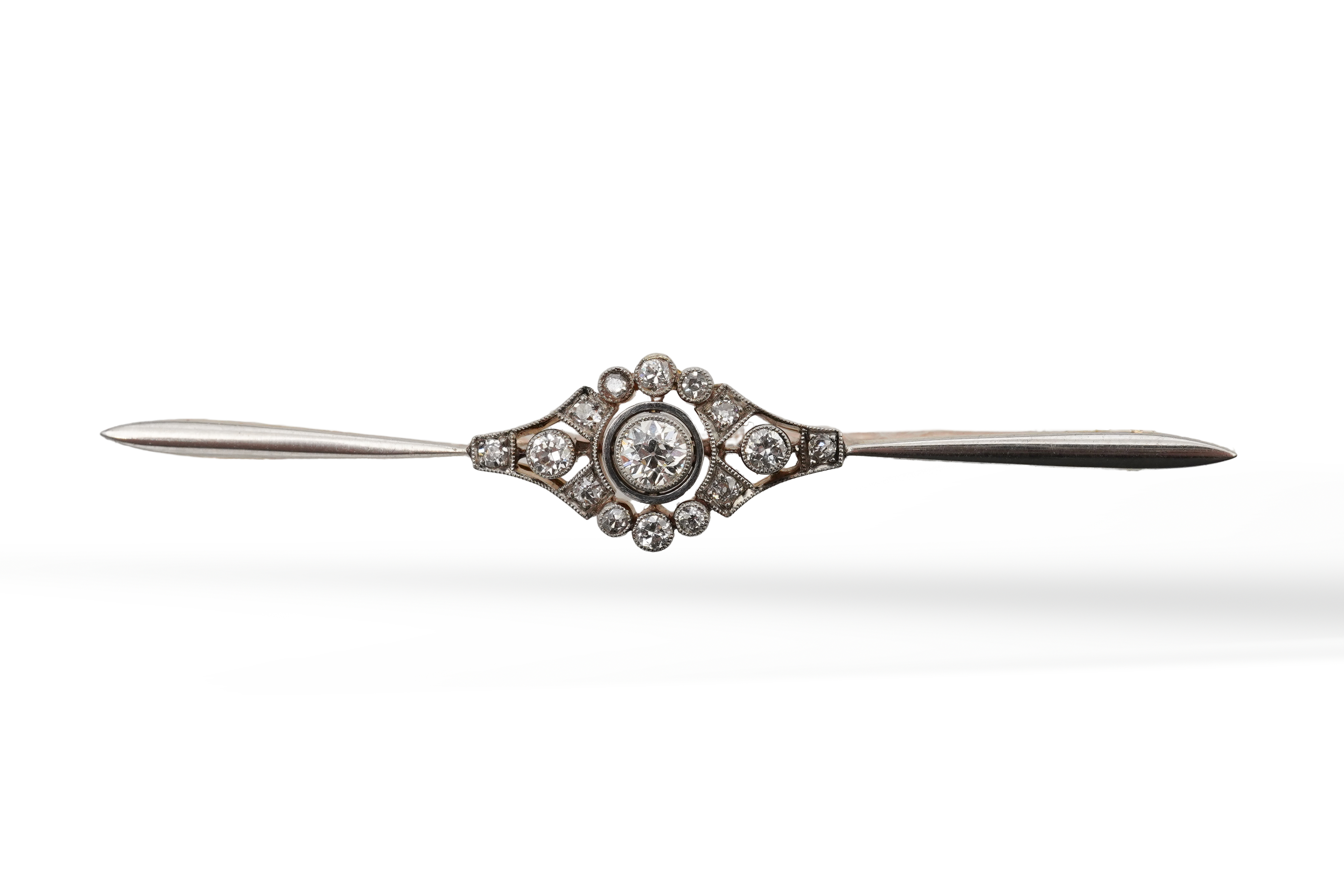 A diamond bar brooch, early 20th century